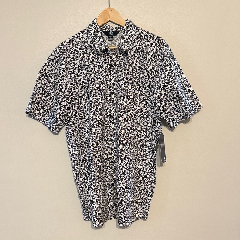 NWT Volcom Black and White Patterned Casual Shirt